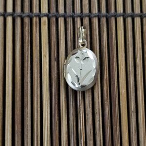 12k Gold Filled Etched Flower Yellow Gold Locket Pendant (Vintage)